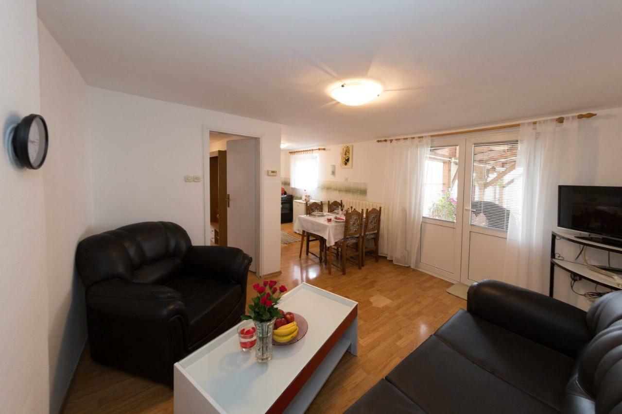 Apartman Antea Otocsán Kültér fotó